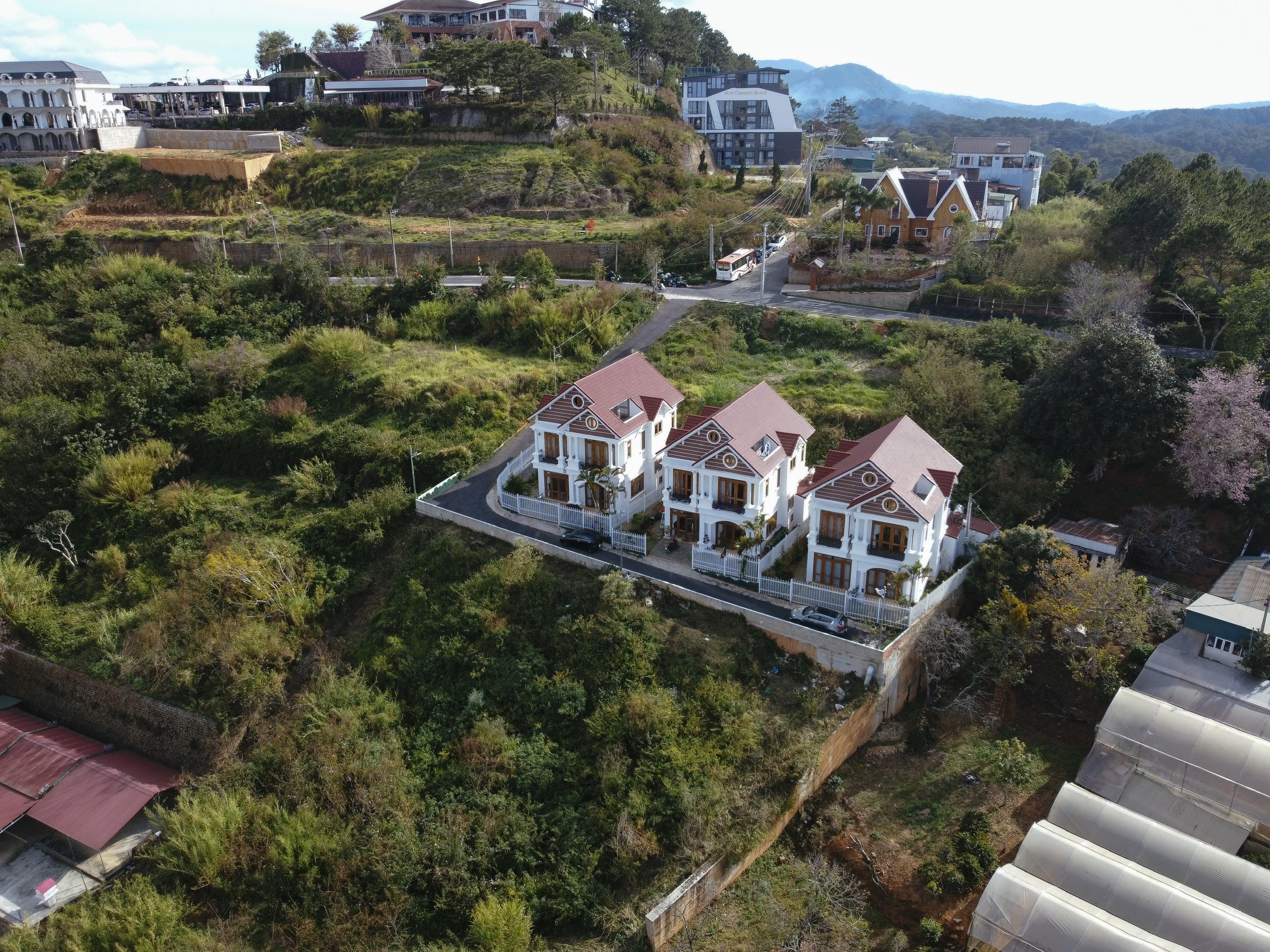 THƯƠNG VILLA ĐÀ LẠT, 6 PHÒNG NGỦ, PHƯỜNG 3, GIÁ RẺ, KHÔNG GIAN ẤM CÚNG (VLTQ046)