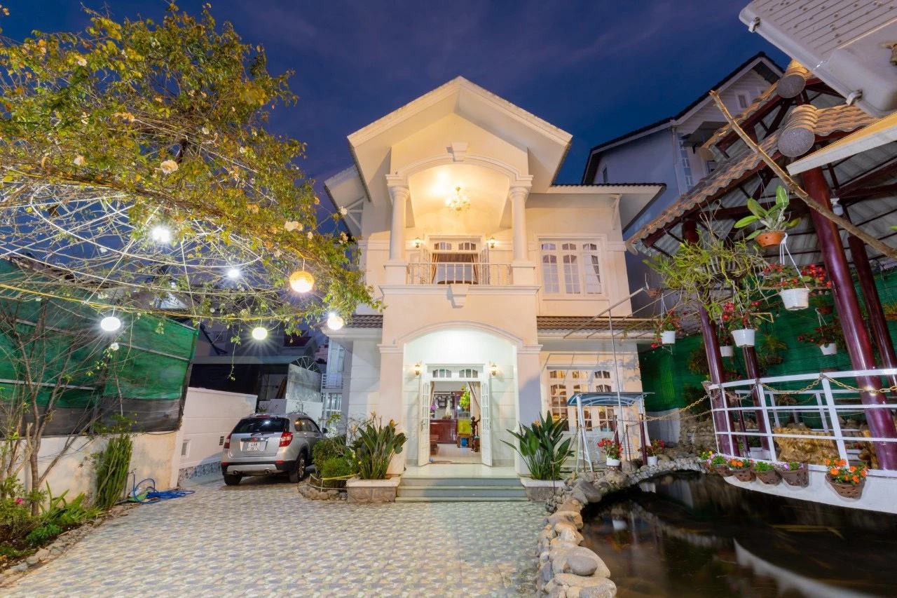 MIE 1 VILLA ĐÀ LẠT, 7 PHÒNG NGỦ, PHƯỜNG 10, GIÁ RẺ CHO NHÓM ĐÔNG NGƯỜI, KARAOKE, XÔNG HƠI (VLTQ082)