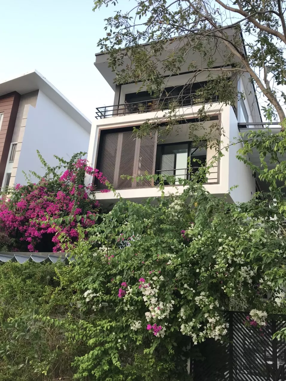 VILLA NHA TRANG 04 PHÒNG NGỦ, SANG TRỌNG, TIỆN NGHI (VNT001)